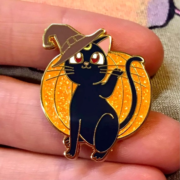 Sailor Moon Luna Pumpkin Halloween Enamel Pin - Picture 3 of 3